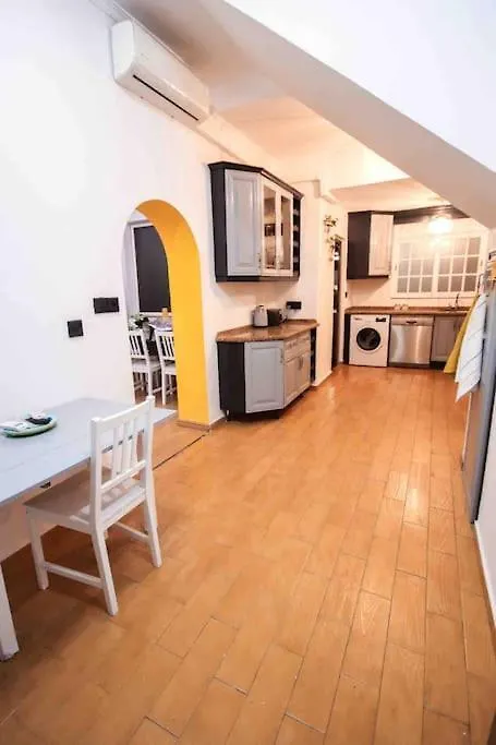 Chic 3 Bedroom House In The Heart Of Gibraltar Holiday home